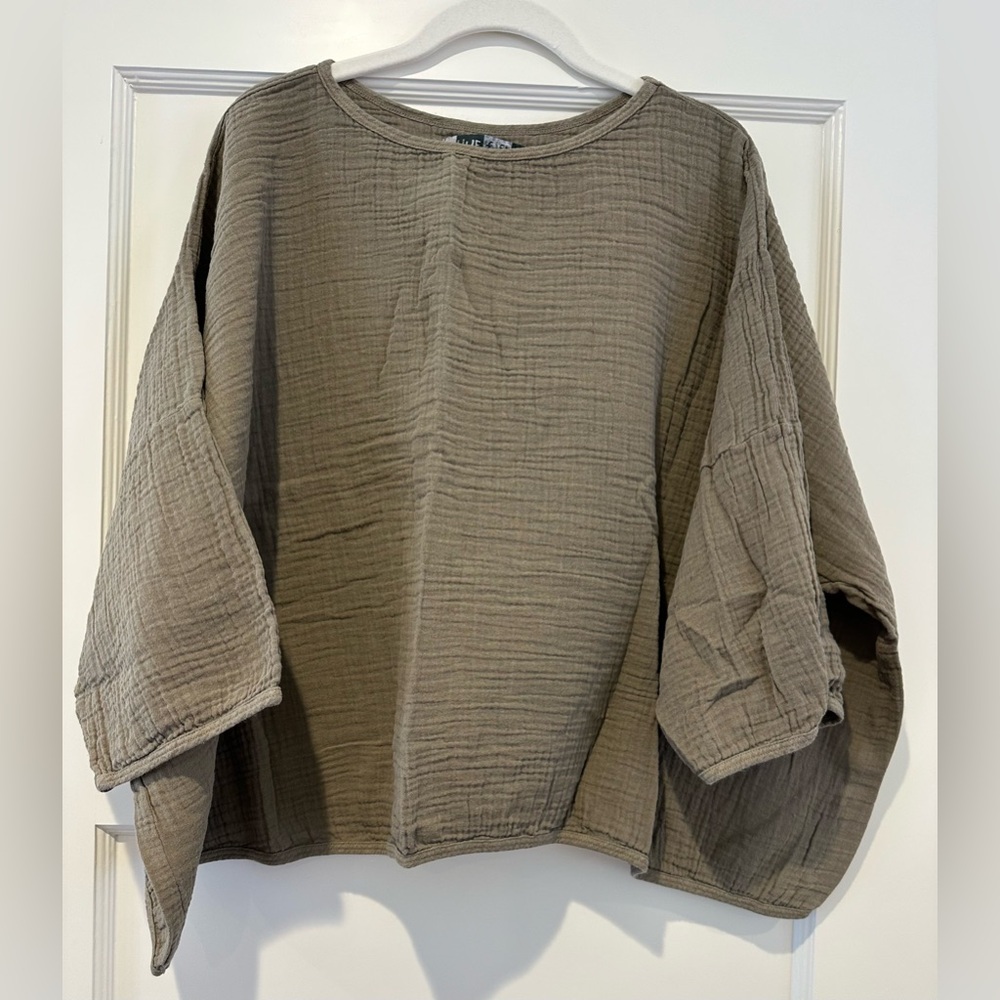 Blue Fish Gauze Mariposa Top in Dovetail - NWT!